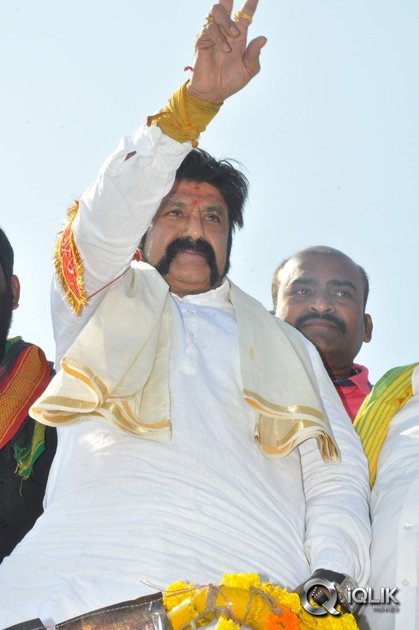 Gautamiputra-Satakarni-Team-at-Karimnagar